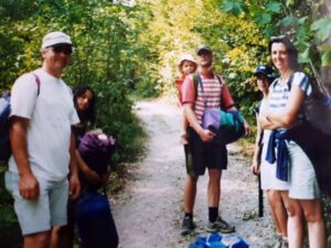 Alexandra beim Wandern mit der Familie