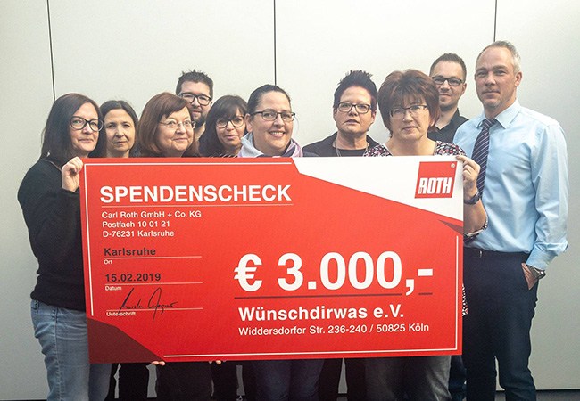 Die Spender mit dem großen Scheck