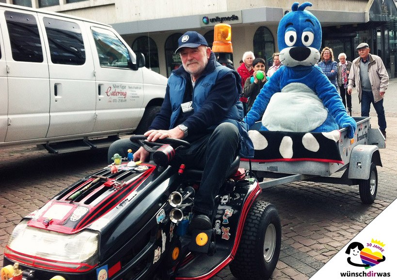 Hammer Werner wird für wünschdirwas zum Bodyguard