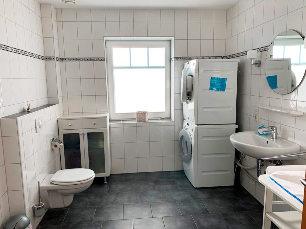 Oberschoss-Bad-mit-Dusche